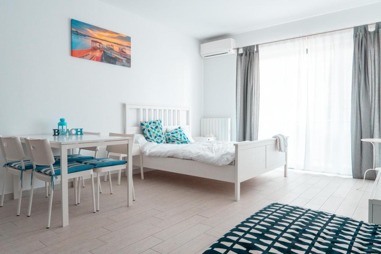 Bright Apartments Mamaia Nord Bagian luar foto