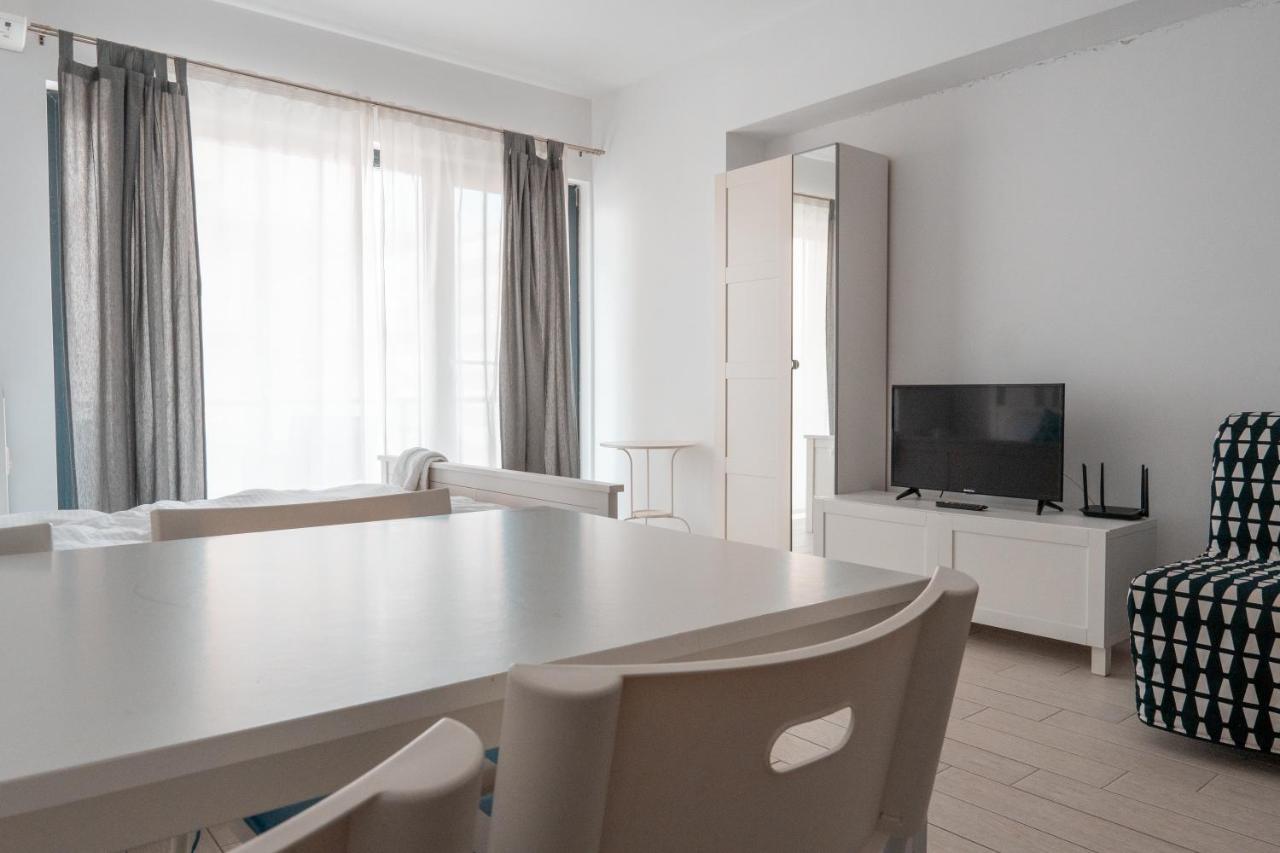 Bright Apartments Mamaia Nord Bagian luar foto
